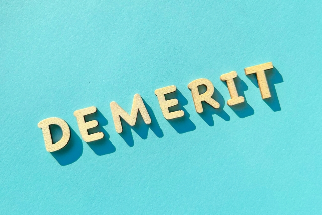 DEMERITの文字